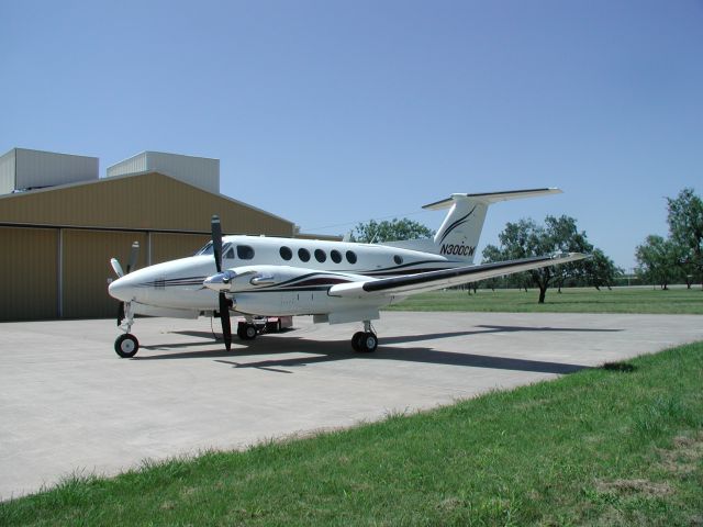 Beechcraft Super King Air 300 (N300CW)