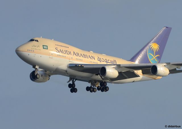 BOEING 747SP (HZHM1B)