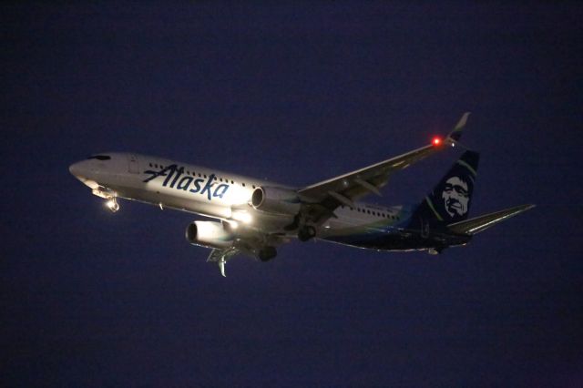 Boeing 737-900 (N464AS)
