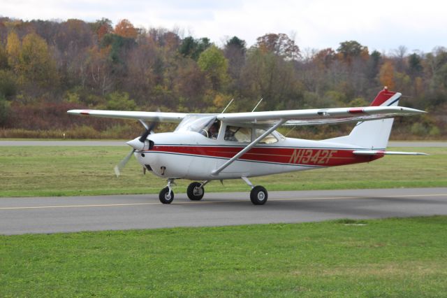 Cessna Skyhawk (N1342F) - N1342F 1966 CESSNA 172G WOODS BRYAN A VERNON, CT br /KAQW Harriman-and-West Airport North Adams, Massachusettsbr /Photo taken by Christopher Wright 