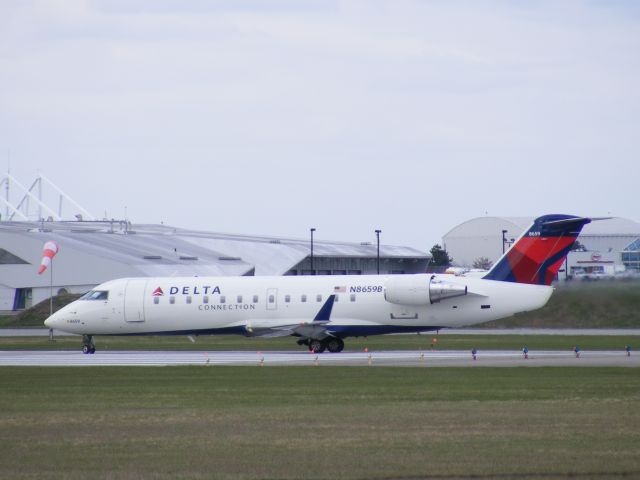 Canadair Regional Jet CRJ-200 (N8659B) - preping for takeoff