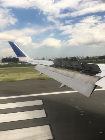 BOEING 767-300 (N674UA) - Smooth landing in EWR