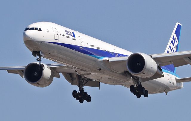BOEING 777-300ER (JA736A) - Landing at the LAX.