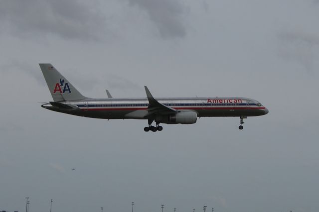 Boeing 757-200 (N181AN)