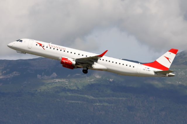 EMBRAER 195 (OE-LWF)