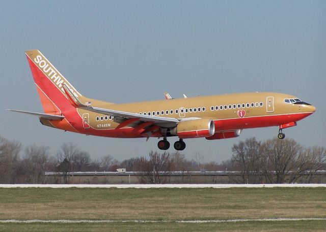 Boeing 737-700 (N744SW)