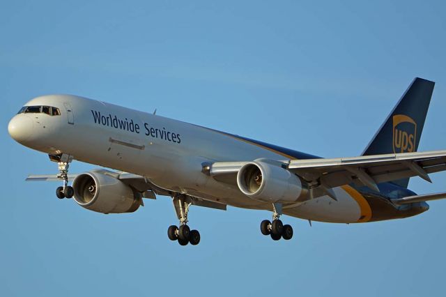 Boeing 757-200 (N437UP) - UPS Boeing 757-24APF N437UP at Phoenix Sky Harbor on August 28, 2018.