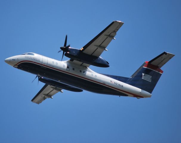 de Havilland Dash 8-100 (N914HA) - Departing 36C - 9/2/10