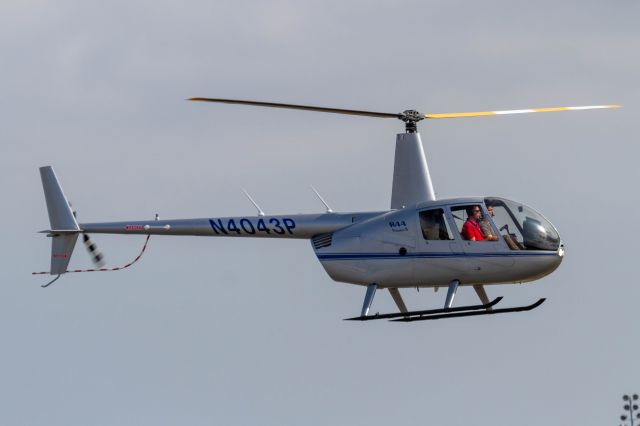 Robinson R-44 (N4043P)