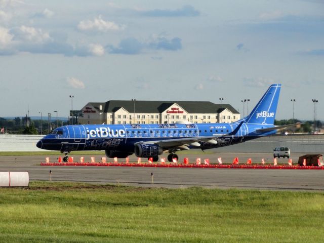 Embraer ERJ-190 (N304JB)