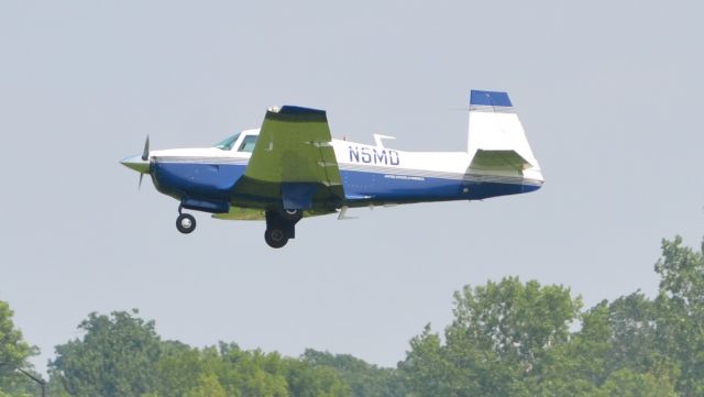 Mooney M-20 (N5MD) - Final approach to runway 36 at Airventure 2018.