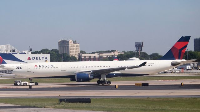 Airbus A330-300 (N824NW)