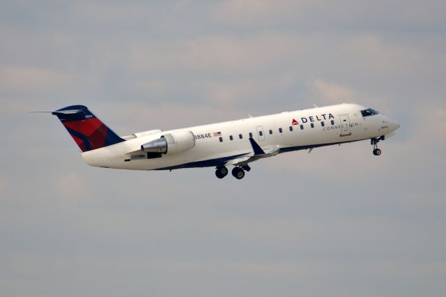 Canadair Regional Jet CRJ-200 (N8884E)