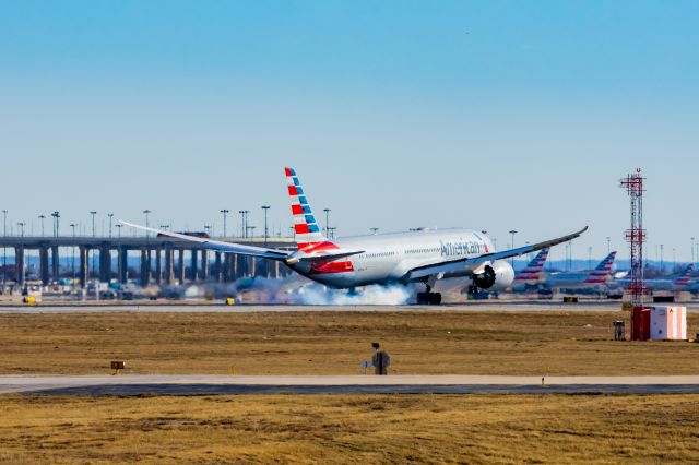 Boeing 787-9 Dreamliner (N830AN) - American Airlines 787-9 landing at DFW on 12/25/22. Taken with a Canon R7 and Tamron 70-200 G2 lens.