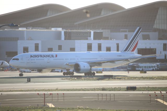 BOEING 777-300ER (F-GSQV)