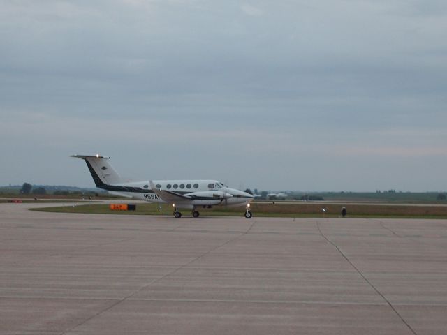 Beechcraft Super King Air 200 (N56AY)