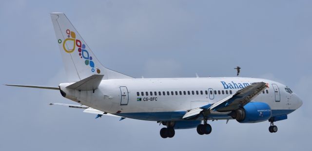 Boeing 737-500 (C6-BFC) - BAHAMASAIR