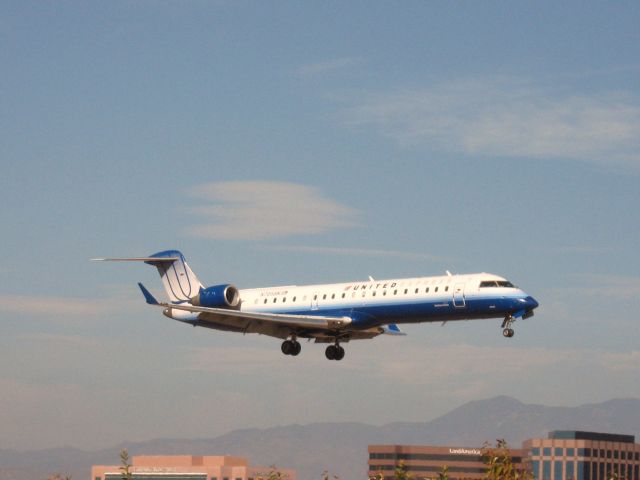 Canadair Regional Jet CRJ-700 (N705SK) - Landing on RWY 19R