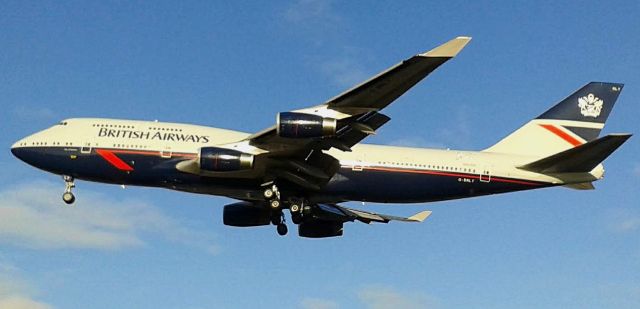 Boeing 747-400 (G-BNLY) - My greatest, and worst image (quality wise). Pictured here is a BA B747-400 wearing the "Landor Livery" used between 1984 and 1998 (14 years).br /br /Location: Myrtle Ave.br /Date: 03.01.20 (dd.mm.yy).