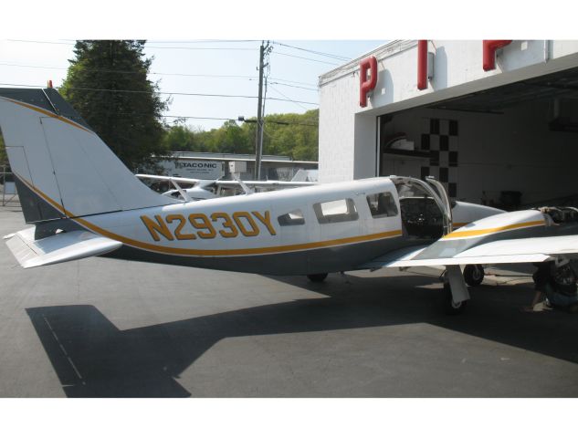 Piper Seneca (N2930Y)