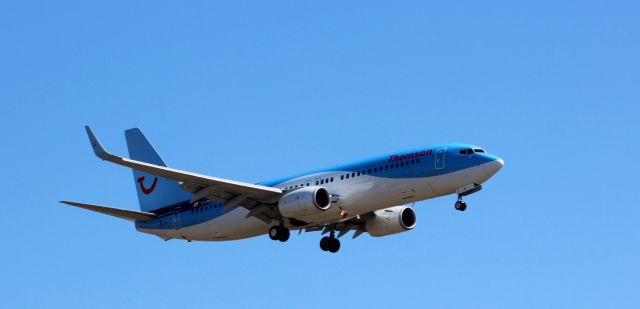 Boeing 737-800 (C-FPZA) - Landing 24 R