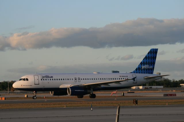 Airbus A320 (N644JB)