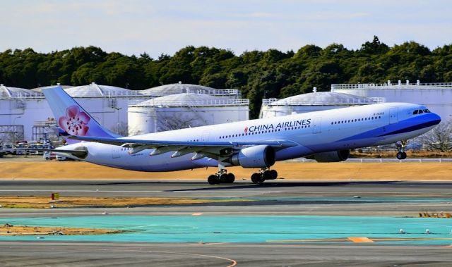 Airbus A330-300 (B-18352) - 2018