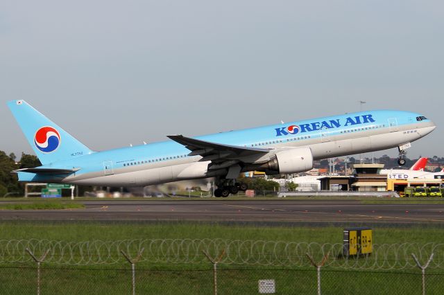 Boeing 777-200 (HL7752)