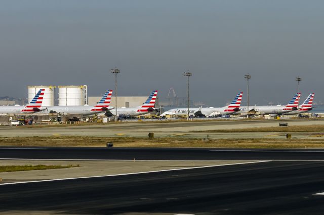 Airbus A321 (N994AN) - 31st Oct., 2020: Line up of grounded aircraft on the apron at San Francisco International Airport in the middle of COVID-19 global pandemic. (See http://www.planexplorer.net/Xploregallery/displayimage.php?pid=1726 )