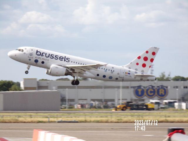 Airbus A319 (OO-SSL)