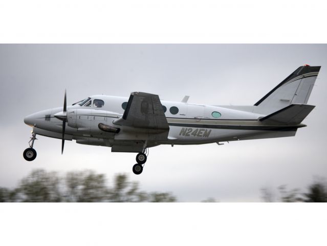 Beechcraft King Air 100 (N24EM) - Take off runway 26. The aircraft is managed by CFM Corporate Flight Management.