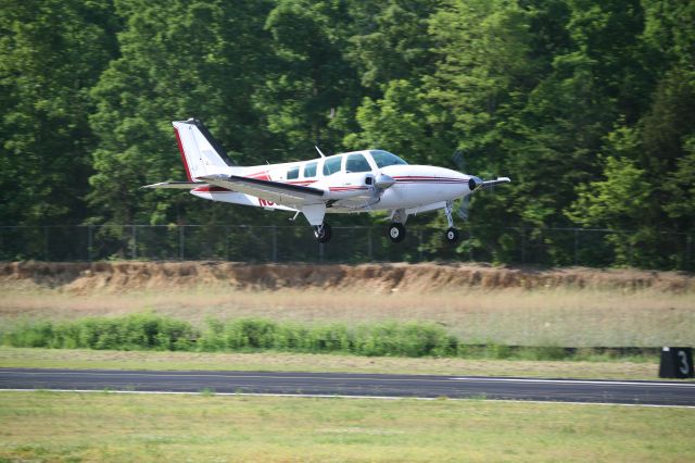 Beechcraft Baron (58) (N6351X)