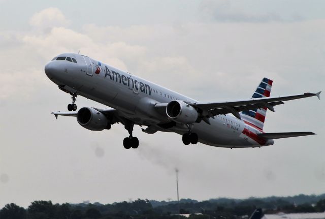 Airbus A321 (N162UW)