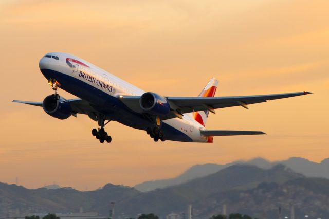 Boeing 777-200 (G-YMMO)