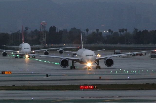 BOEING 777-200LR (N705DN)