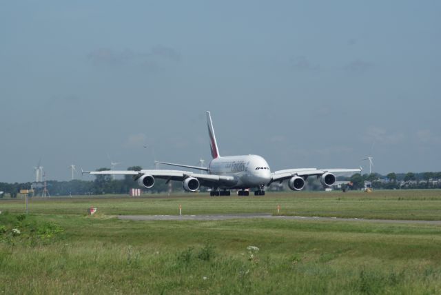 Airbus A380-800 (A6-EDY) - Emirates Taxi RWY18R