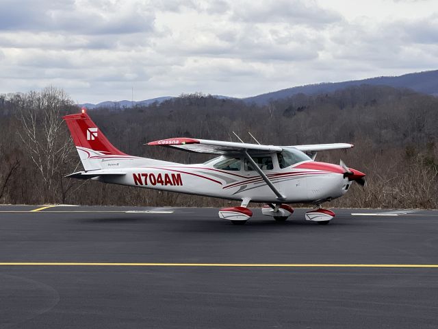 Cessna Skylane (N704AM)