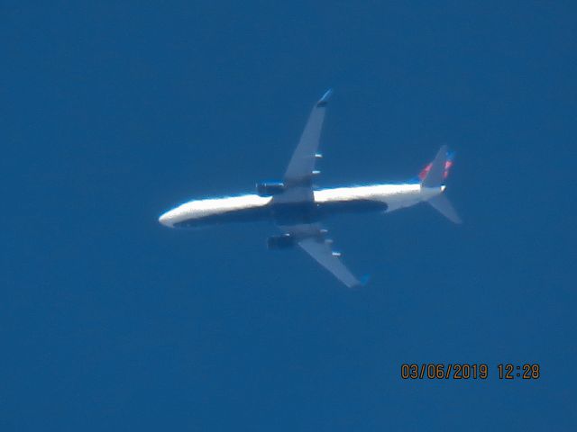 Boeing 737-900 (N829DN)
