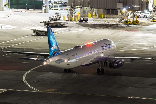 Airbus A320 (N594JB)