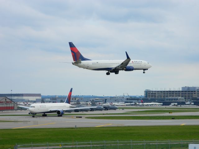 — — - Rare landing runway 22 operations. More typically, 22 is used for heavy departures during the summer months.