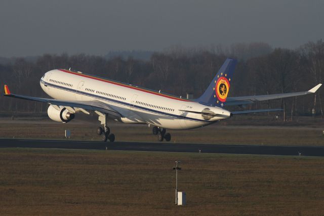 Airbus A330-300 (CS-TMT)