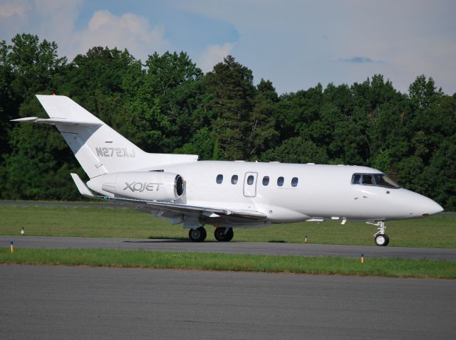 Hawker 800 (N272XJ) - XOJET INC taxiing to runway 2 at KJQF headed back to Nashville with country singing star (and son of the late MLB pitching star, Tug McGraw), Tim McGraw - 5/27/12
