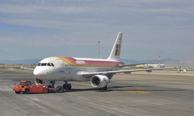 Airbus A319 (EC-HKO) - Iberia Airbus A319-111 EC-HKO in Madrid 