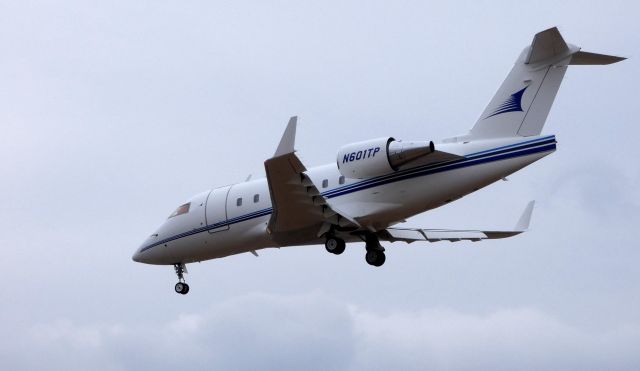 Canadair Challenger (N601TP) - On final is this 1994 Canadiar Challenger 600 in the Winter of 2019.