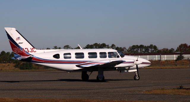 Piper Navajo (N543JC) - Taxiing for departure is this 1977 Piper Navajo PA-31-350 in the Autumn of 2021.