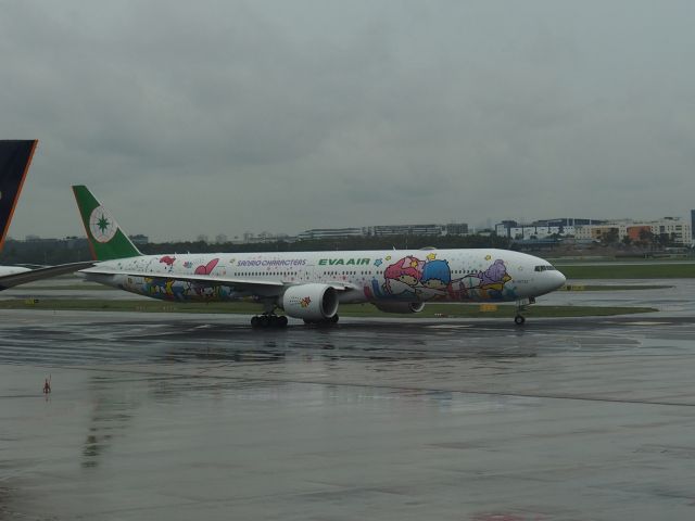 BOEING 777-300 (B-16722) - Taxying out to departure runway in wet Changi.