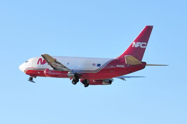 Boeing 737-200 (N322DL)