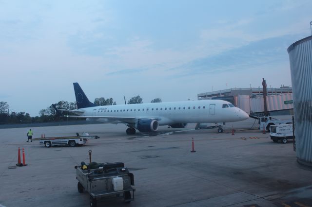 Embraer 170/175 (N173HQ) - 081612 Republic on push back from the gate