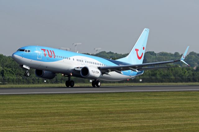 Boeing 737-800 (G-TAWW) - TOM2606 off to the fun and sun of Palma (PMI)