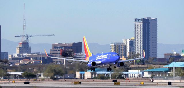 Boeing 737-700 (N7865A) - phoenix sky harbor international airport 01FEB20